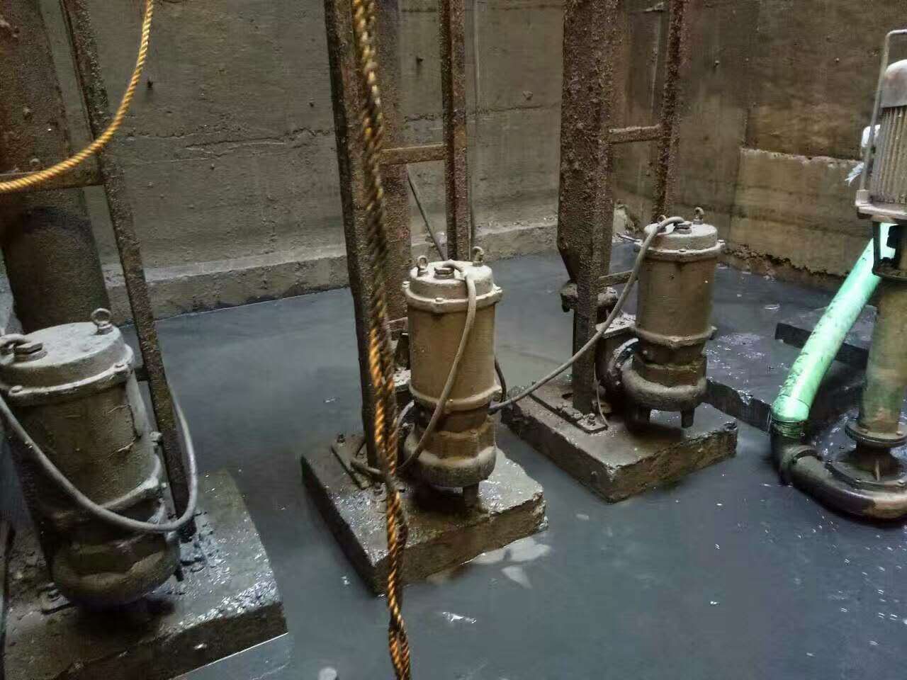 泸县污水池清理